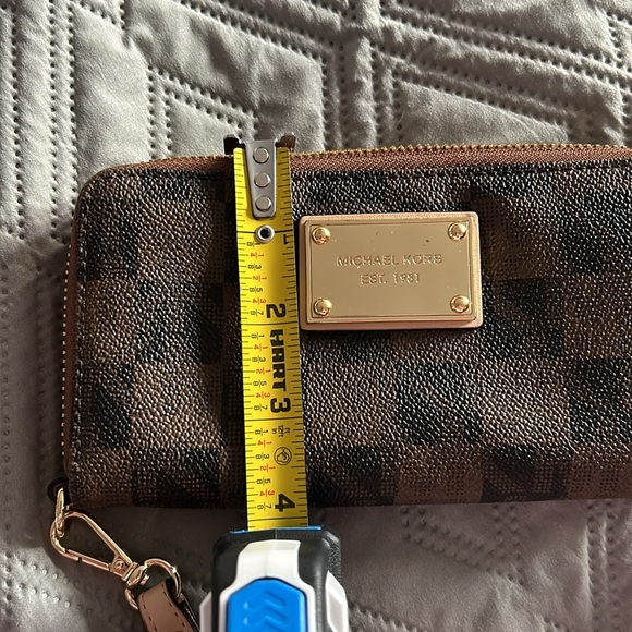 Michael Kors Checkerboard Wallet in black brown and gold hardware - Picture 9 of 10